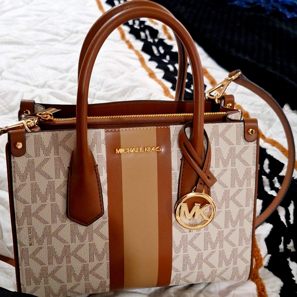Michael Kors Medium Signature Logo